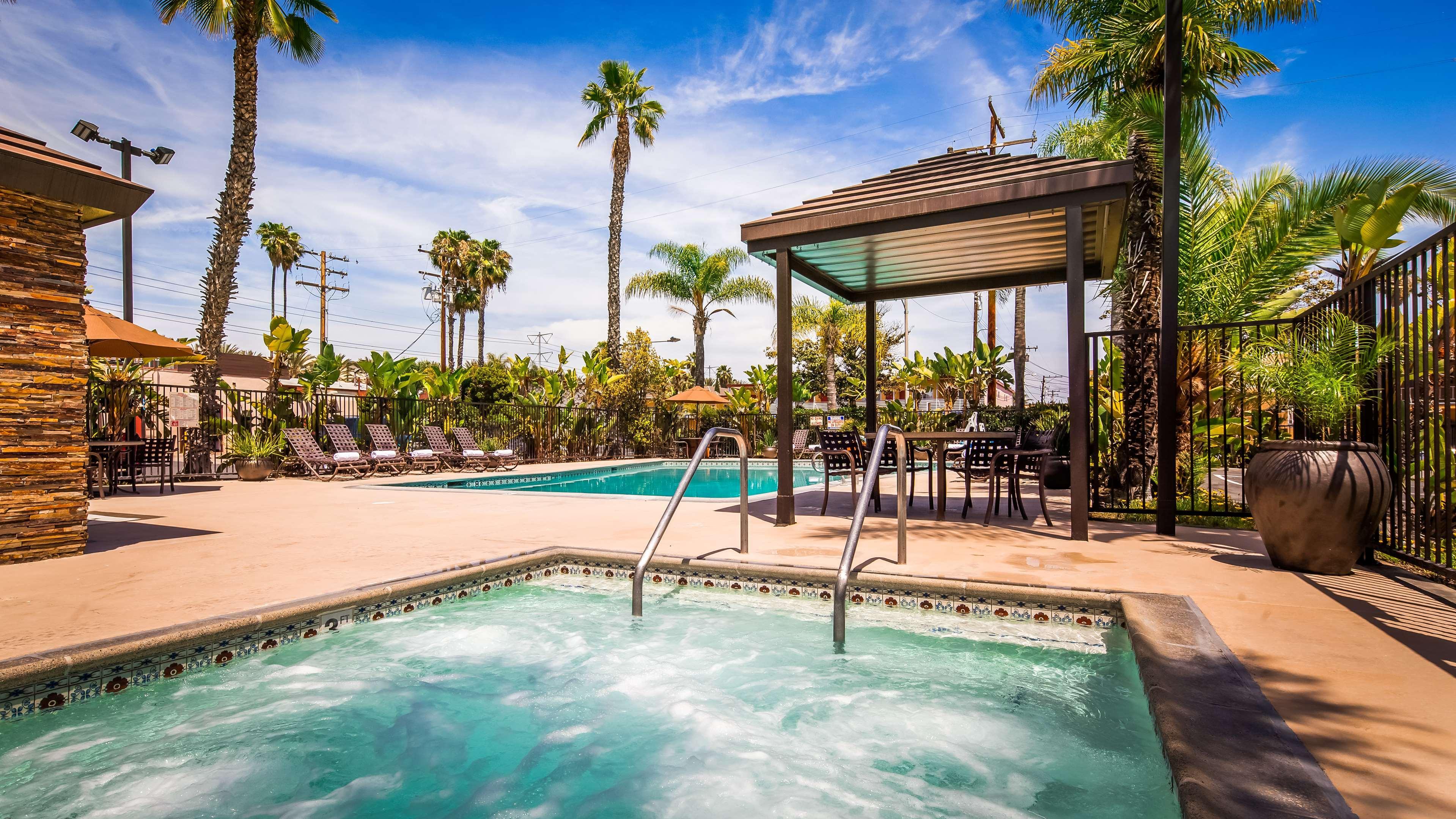 Western Pavilions 3* Anaheim
